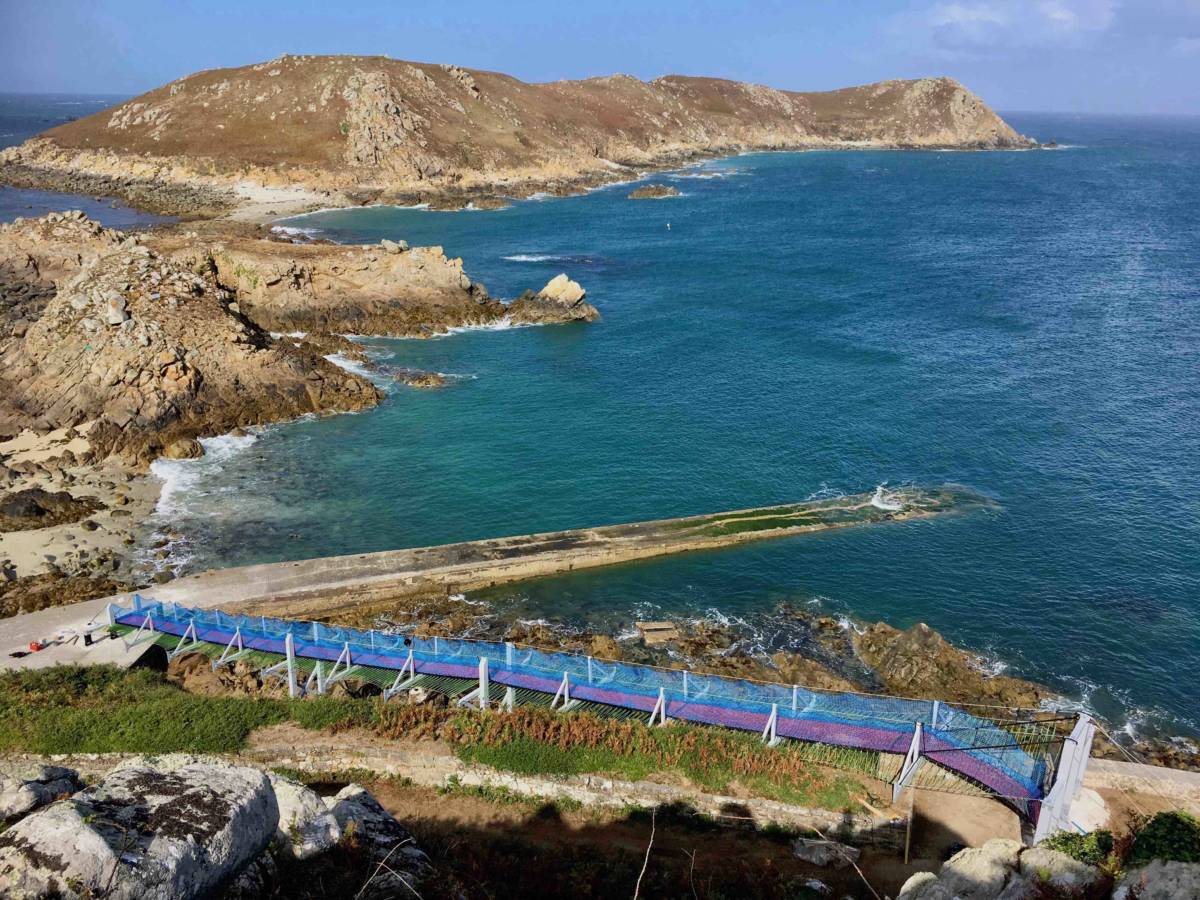 LA PASSERELLE DE L'ÎLE AUX MOINES